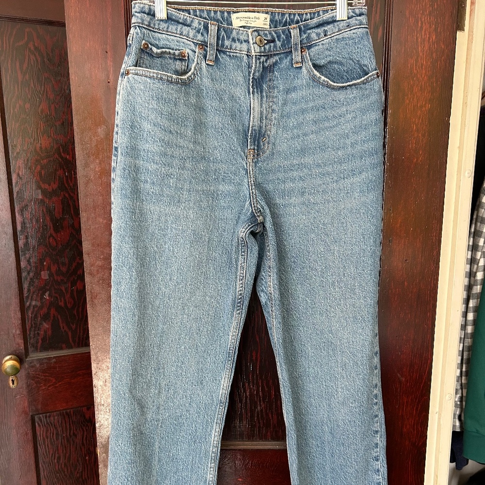 Abercrombie Curve Love High-Waisted Vintage Straight Jeans